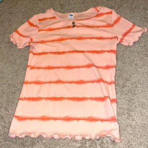 I’m selling a shirt that’s a dark and Light pink by old navy size 10/12.